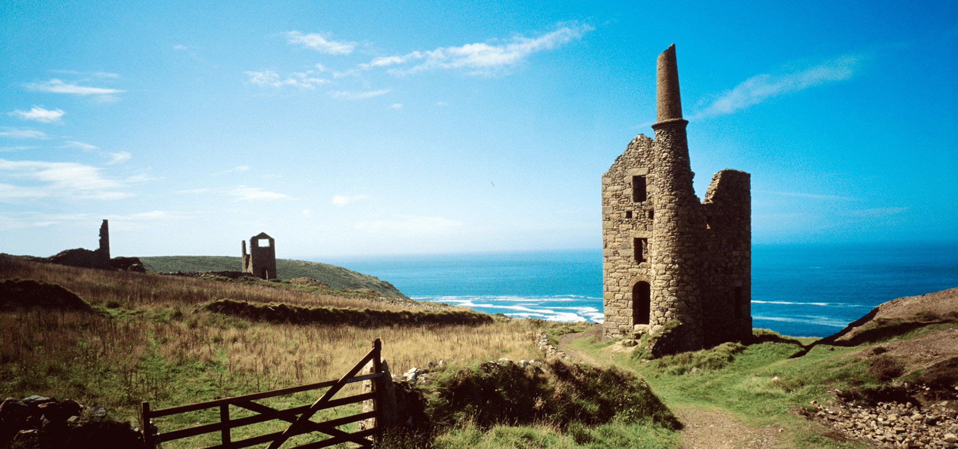 Cornwall Escapade: Your Comprehensive Travel Guide to Coastal Beauty and Charm in Southwest England