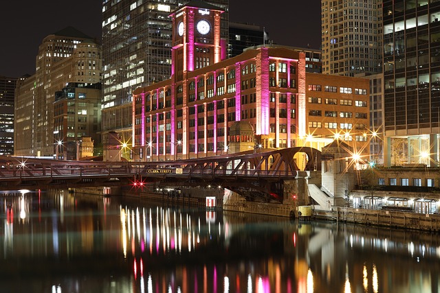 Explore Chicago: Your Comprehensive Travel Guide to Iconic Attractions, Cuisine, and Local Culture