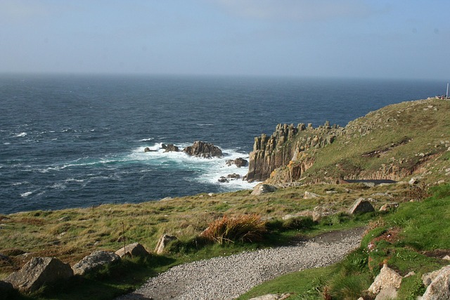 Cornwall Travel Guide: Discover Breathtaking Coastlines, Quaint Villages, and Rich History